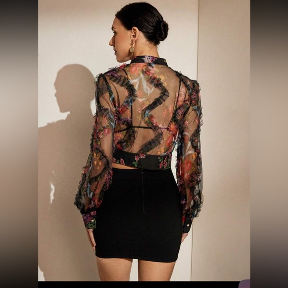 Embellished Floral Crop Blouse‎ with Mandarin Collar - Picture 3 of 7